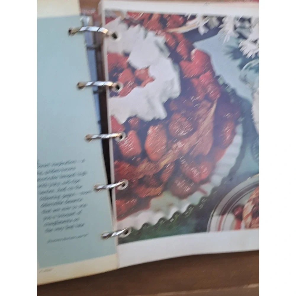 New Cook Book : 1953 Classic Edition by Better Homes and Gardens Books Staff